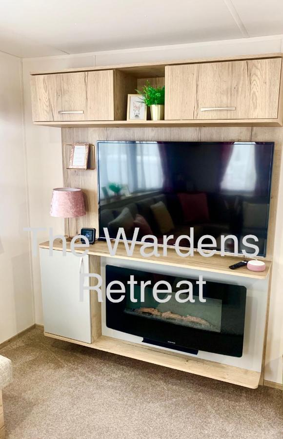 The Wardens Retreat - Tattershall Lakes Country Park Hotel Bagian luar foto